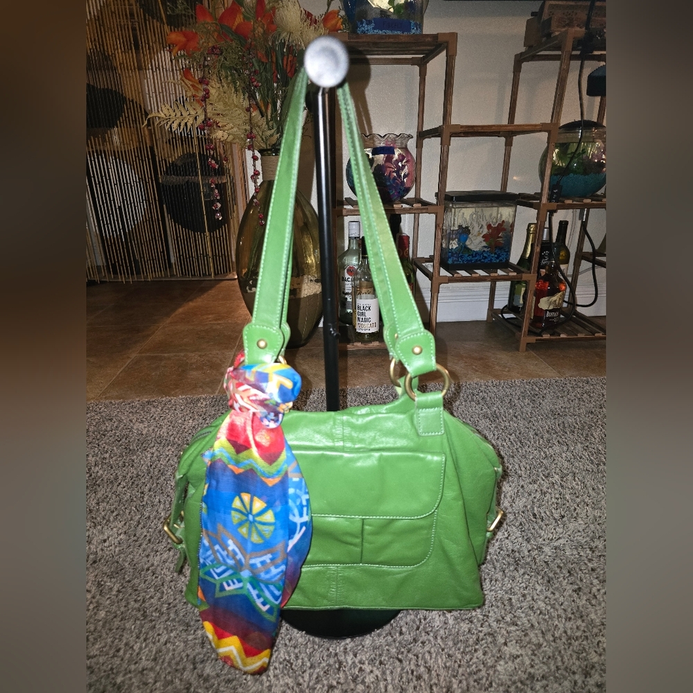 🤑 HOBO Green Women's Shoulder Bag - Preloved Condition